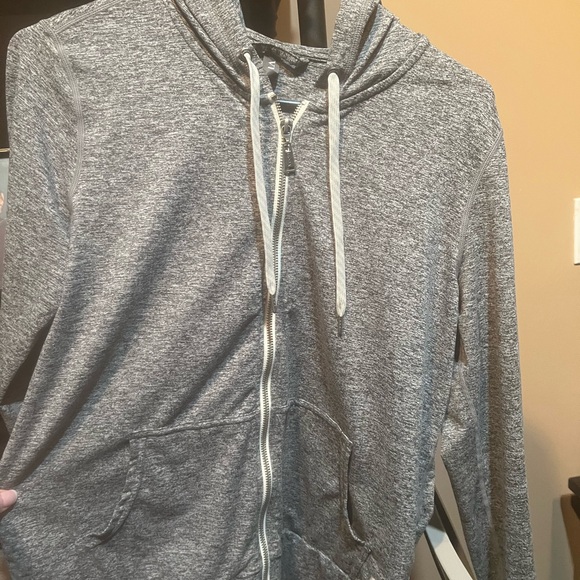 Vuori Halo Performance Hoodie - Picture 1 of 3